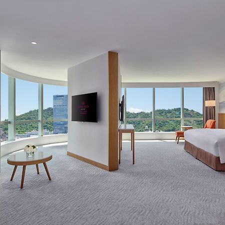 Crowne Plaza Zhuhai City Center By Ihg - Offers Free One-Way Shuttle To Chimelong Ocean Kingdom Ngoại thất bức ảnh