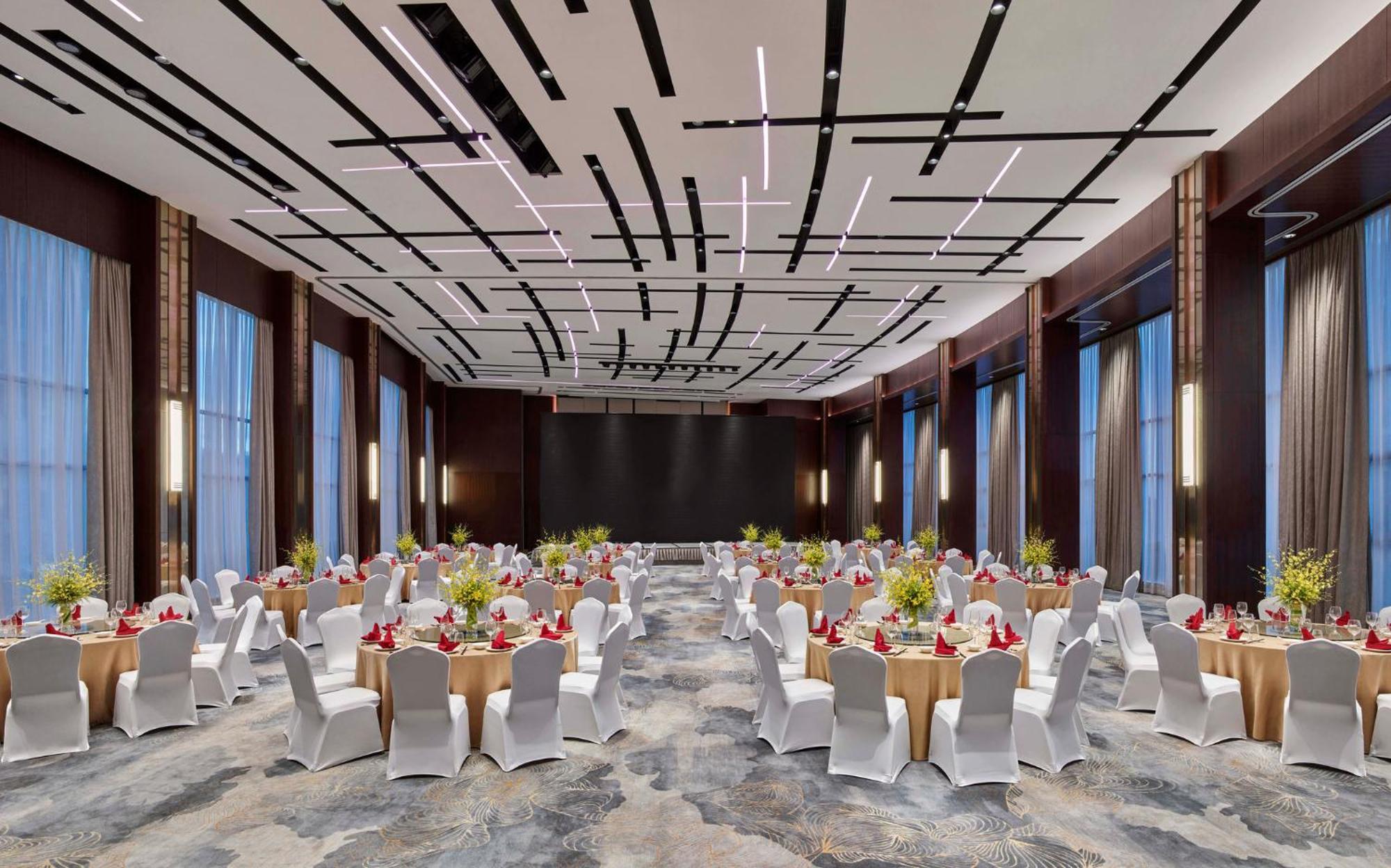 Crowne Plaza Zhuhai City Center By Ihg - Offers Free One-Way Shuttle To Chimelong Ocean Kingdom Ngoại thất bức ảnh
