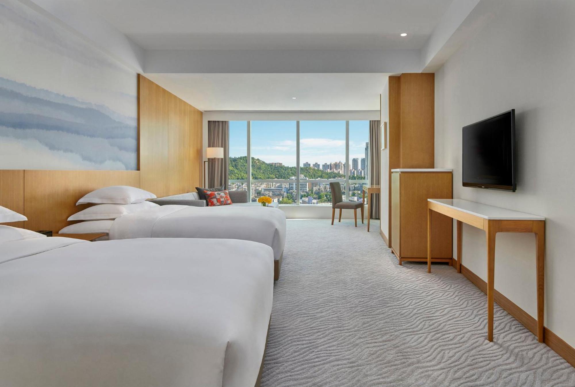 Crowne Plaza Zhuhai City Center By Ihg - Offers Free One-Way Shuttle To Chimelong Ocean Kingdom Ngoại thất bức ảnh