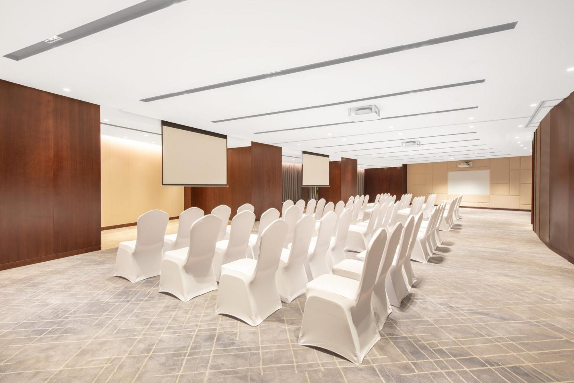 Crowne Plaza Zhuhai City Center By Ihg - Offers Free One-Way Shuttle To Chimelong Ocean Kingdom Ngoại thất bức ảnh