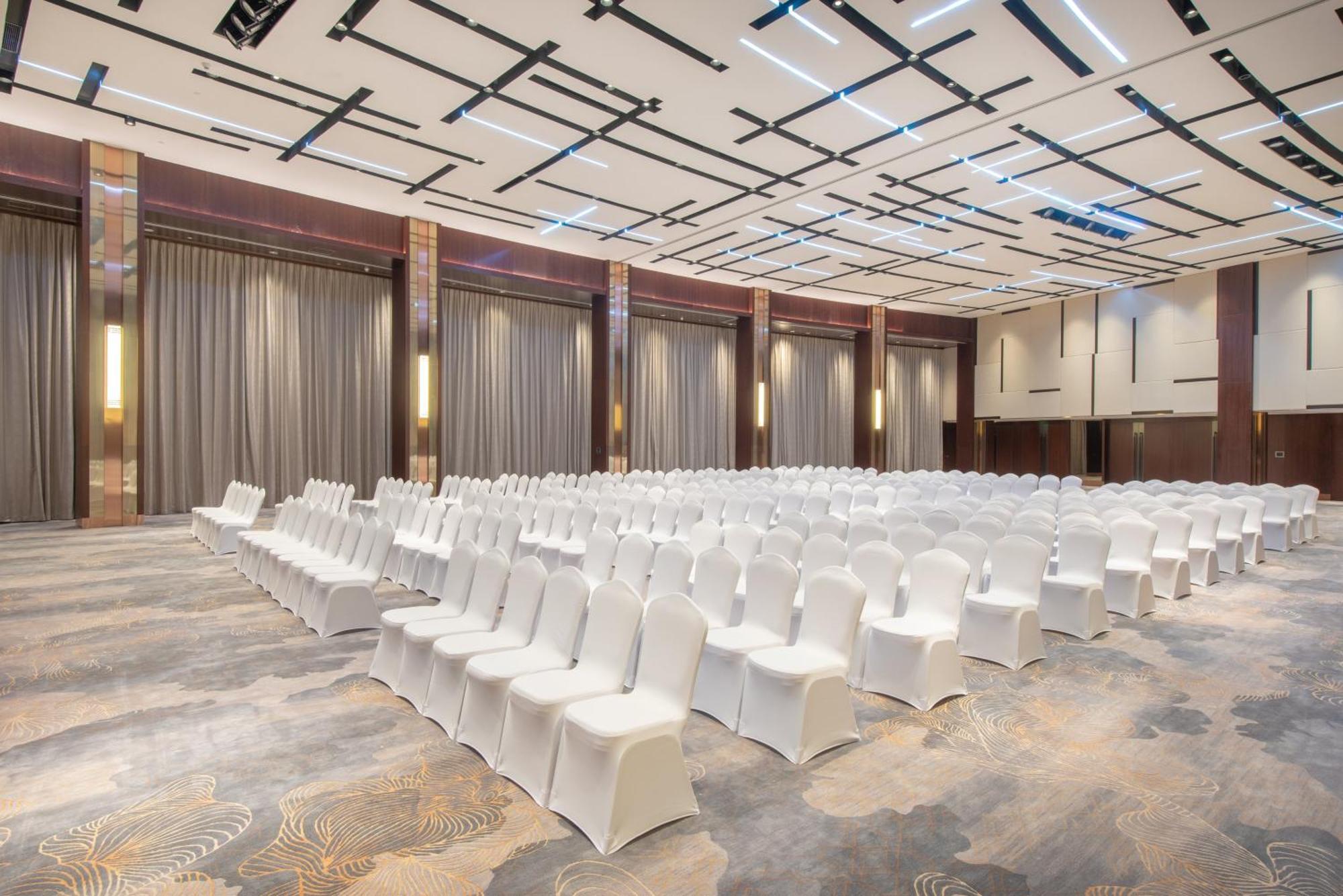 Crowne Plaza Zhuhai City Center By Ihg - Offers Free One-Way Shuttle To Chimelong Ocean Kingdom Ngoại thất bức ảnh
