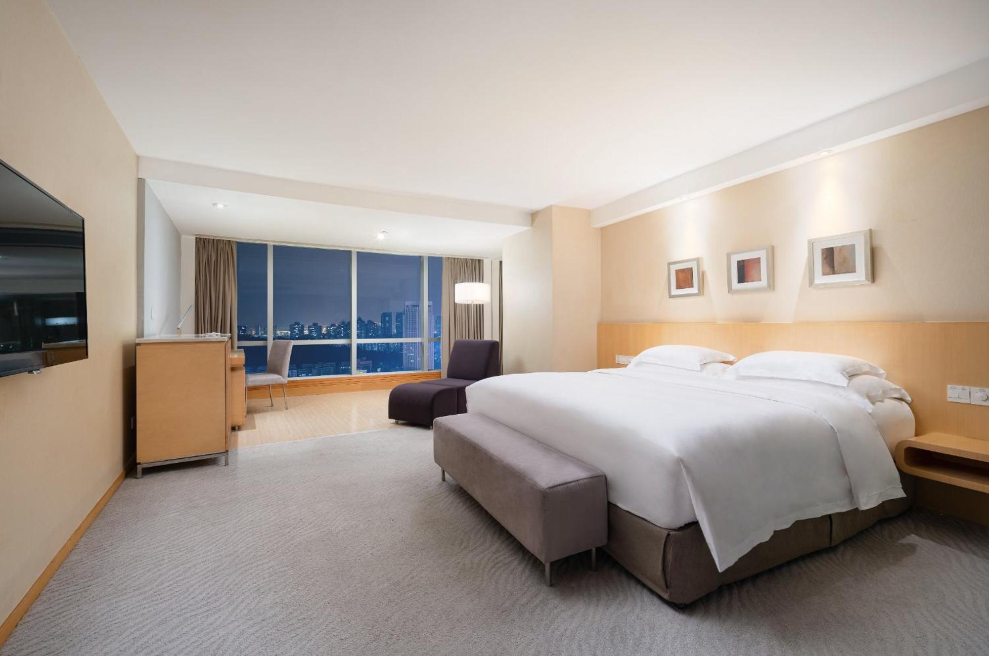 Crowne Plaza Zhuhai City Center By Ihg - Offers Free One-Way Shuttle To Chimelong Ocean Kingdom Ngoại thất bức ảnh