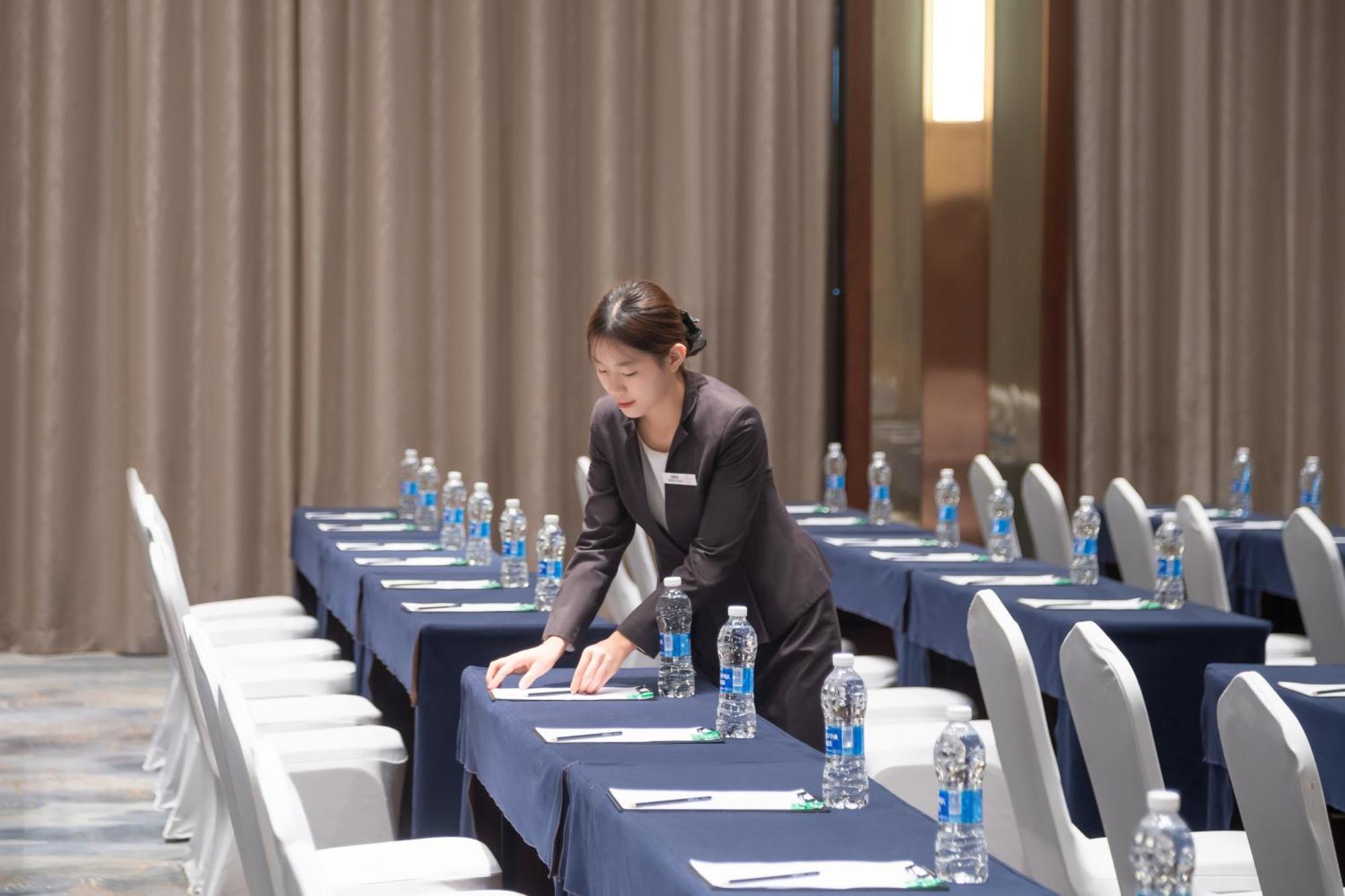 Crowne Plaza Zhuhai City Center By Ihg - Offers Free One-Way Shuttle To Chimelong Ocean Kingdom Ngoại thất bức ảnh